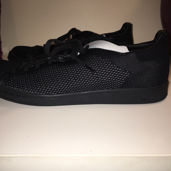 black stan smiths mens